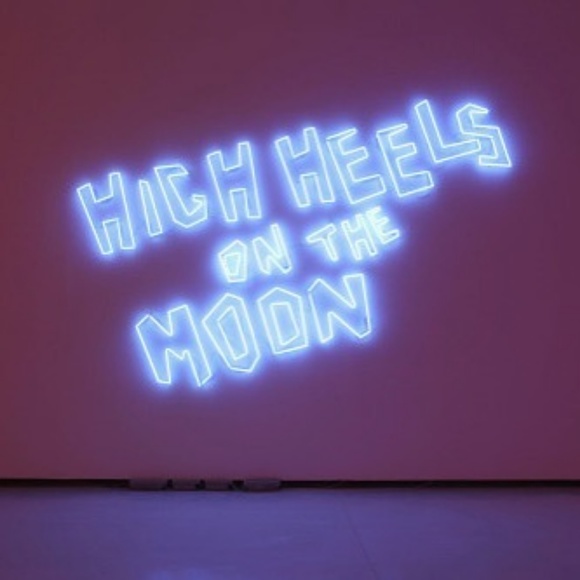 Cosmetics? Dresses? Shoes? Fabulous things? Yes! - Picture 6 of 7